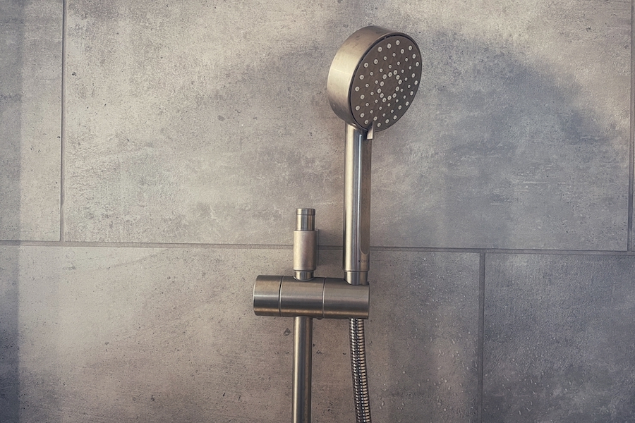 シャワーの衝撃を防ぐにはどうすればよいですか?