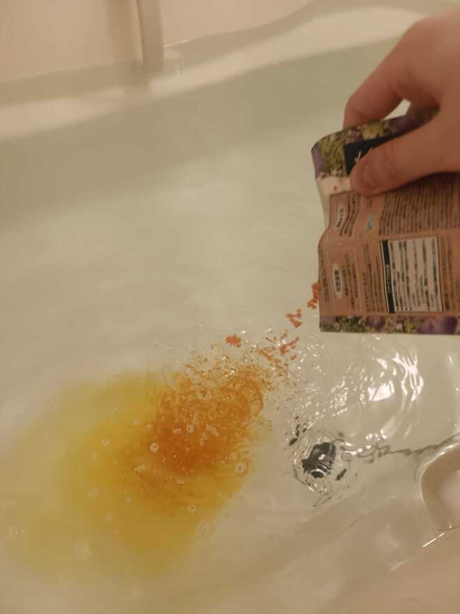 クナイプ 入浴剤 スミレ 浴槽